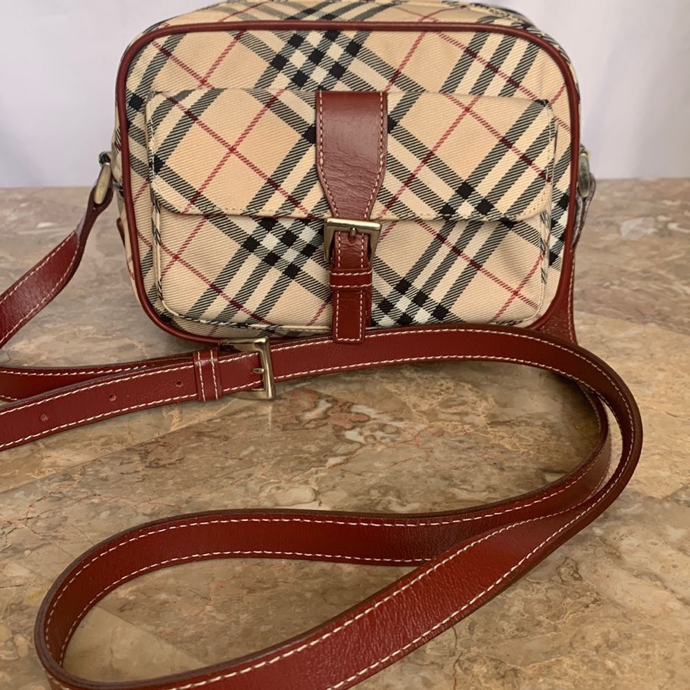 ❤️❤️SOLD❤️❤️Burberry blue label crossbody camera bag - Picture 1 of 11